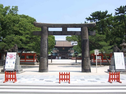 筥崎宮の鳥居と楼門