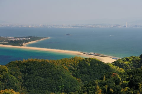 志賀島から望む海の中道と博多湾